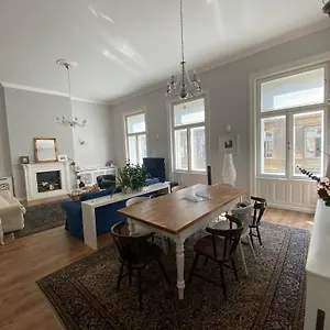 Urban Haven - 3 Beds, 3 Baths, Free Parking, Near Market , Budapest Hungary